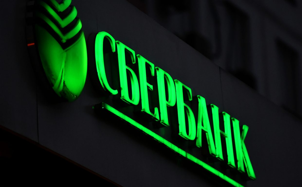 Переводите 50 тысяч рублей – платите комиссию. Сбербанк вводит правило