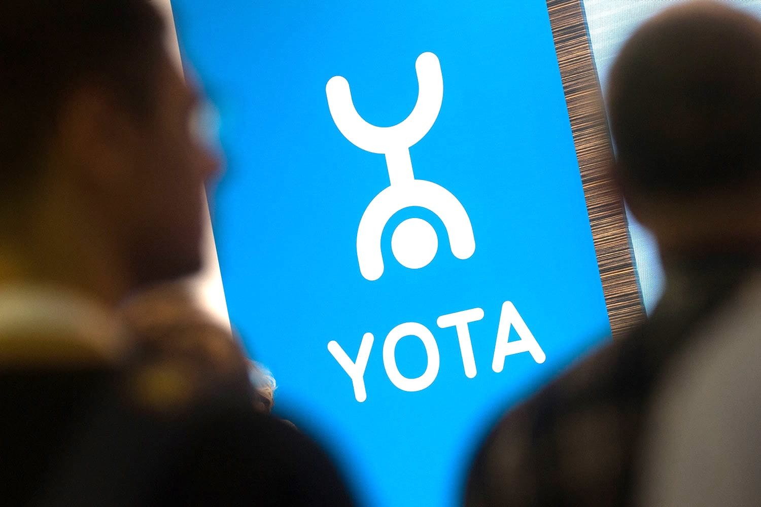 Оператор познаётся в беде… Yota разрешила бесплатно общаться в роуминге в WhatsApp и Viber