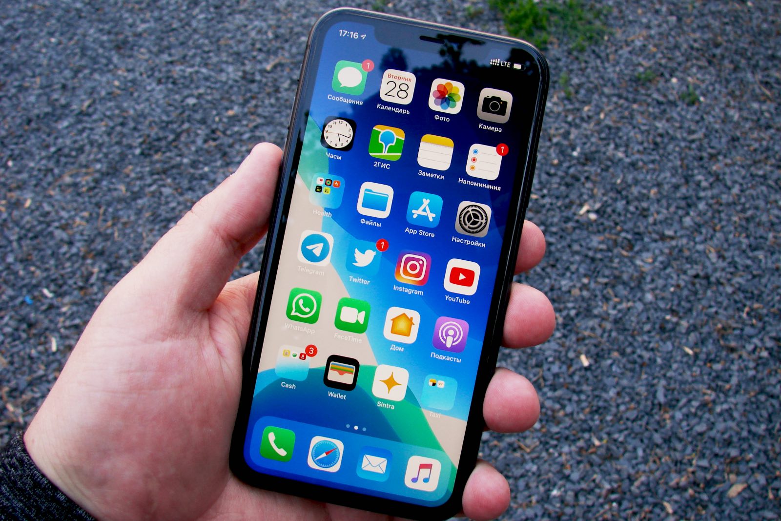 iphone116monthreview 2