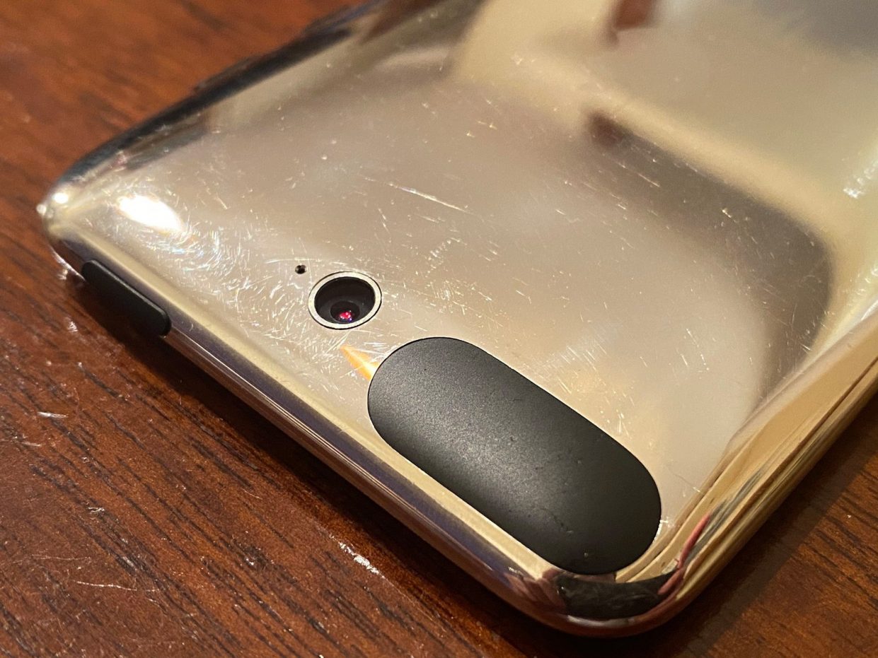 Прототип третьего поколения iPod touch показали на фото