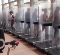 Как в Гонконге работают спортзалы во время эпидемии. Тренажёры в домике