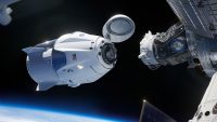 Сегодня SpaceX впервые запустит астронавтов в космос. Где смотреть
