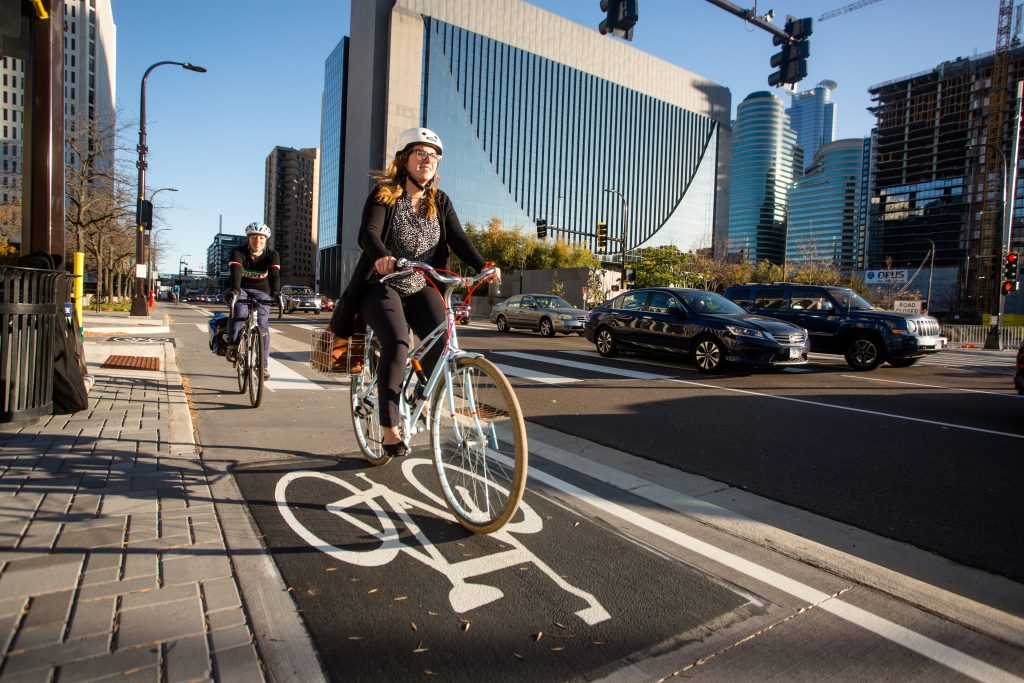 https://www.iphones.ru/wp-content/uploads/2020/05/Washington-Ave-cycle-track-2-1024x683.jpg