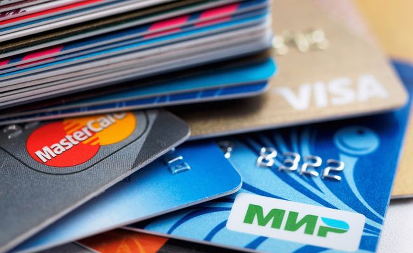 В России могут ввести плату за выпуск банковских карт