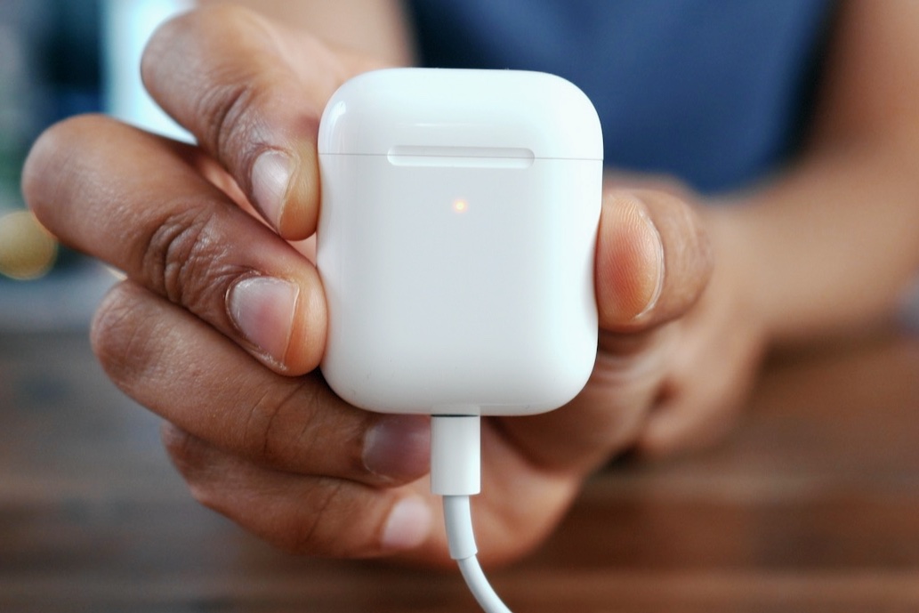 iOS 14 научилась заряжать AirPods новым способом