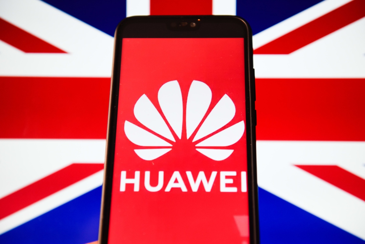 Угроза национальной безопасности: в Великобритании полностью запретили 5G от Huawei