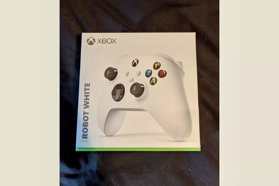 Microsoft выпустит дешёвую консоль Xbox Series S, есть фото коробки от геймпада