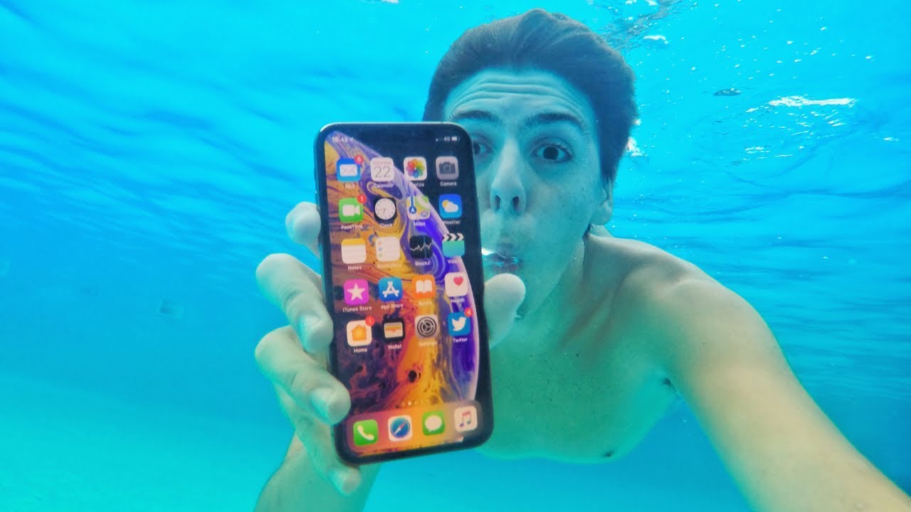 Китаец утопил iPhone XS Max после двух минут под водой и обвинил Apple в отсутствии водозащиты