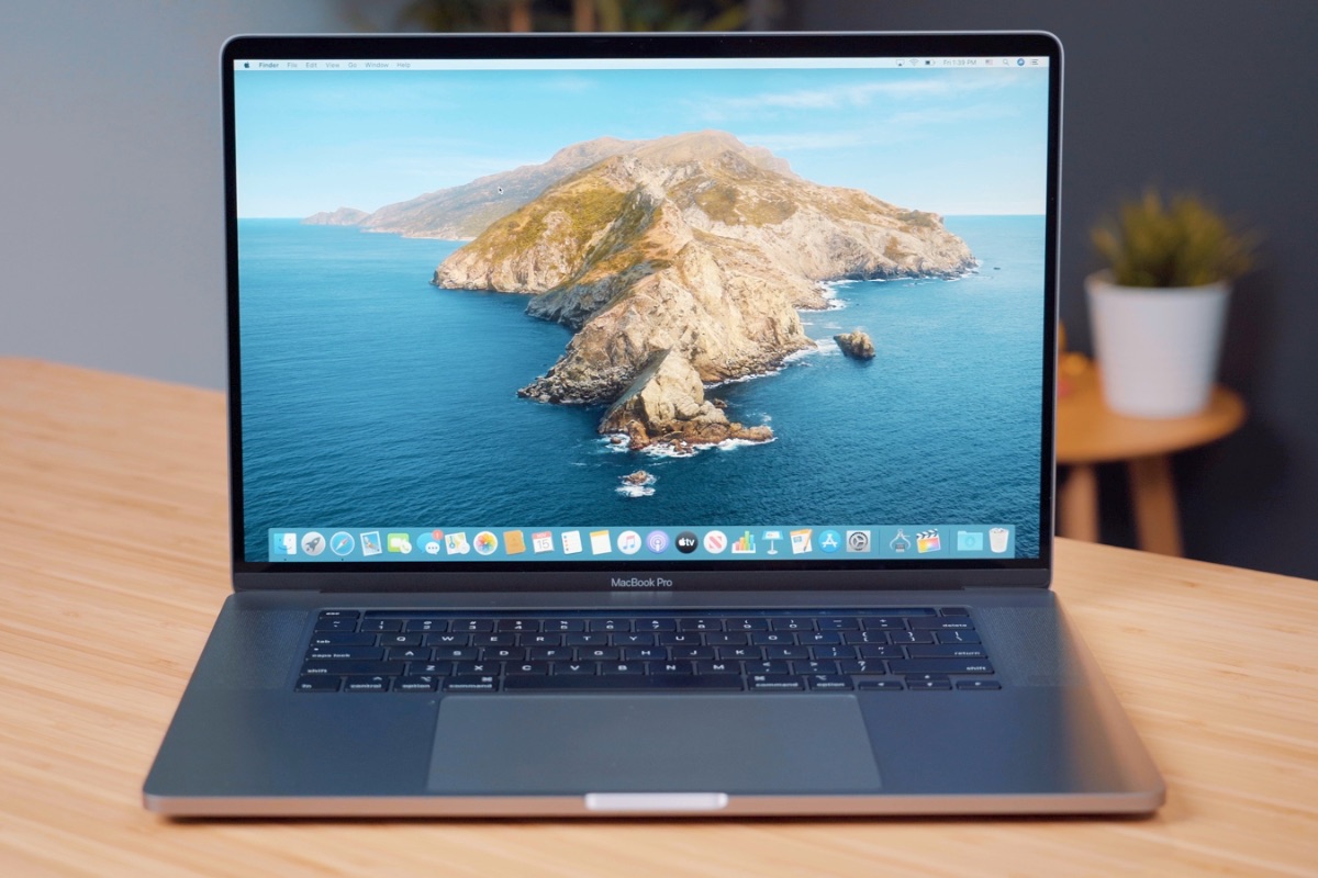 Apple объяснила, почему MacBook может не заряжаться от розетки