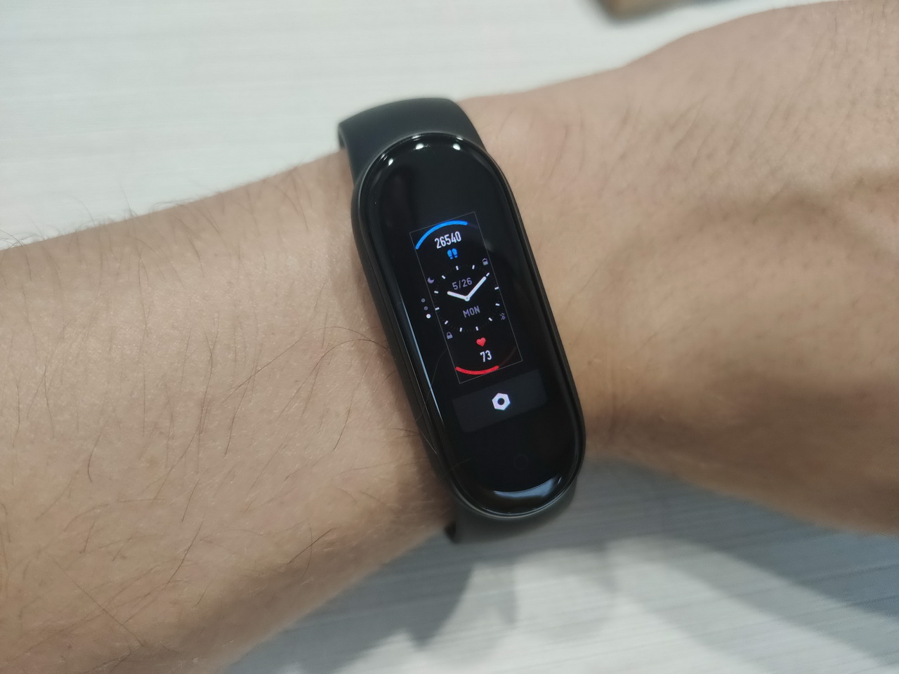 Циферблаты ми 5. Xiaomi mi Band 5 циферблаты. Mi Band 6 циферблаты. Mi Band 5 аналоговый циферблат. Аналоговые циферблаты mi Band 6.