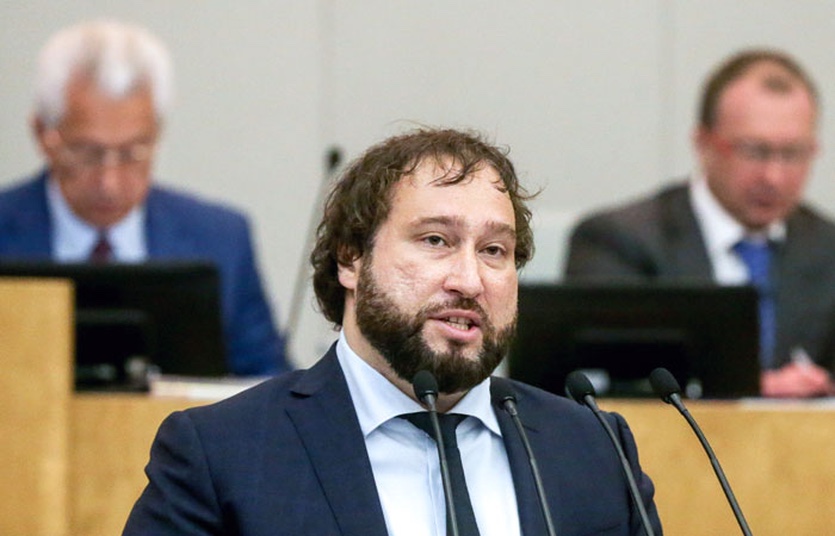 Депутат Горелкин достучался до Apple. Теперь собирает жалобы и передает лично туда 