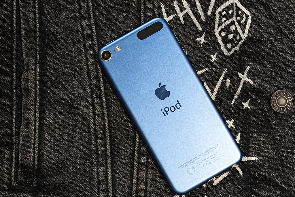 У меня в руках культовый iPod Touch из 2015 года. Зачем он нужен в 2020?