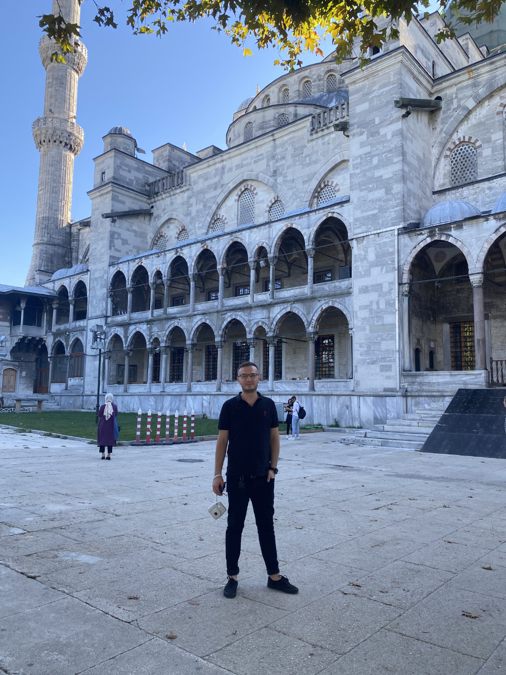 Поехать в стамбул. Голубая мечеть Баку. Достпромичеталеьсти Стамбула. Тарлабаши Стамбул. Стамбул туристы.