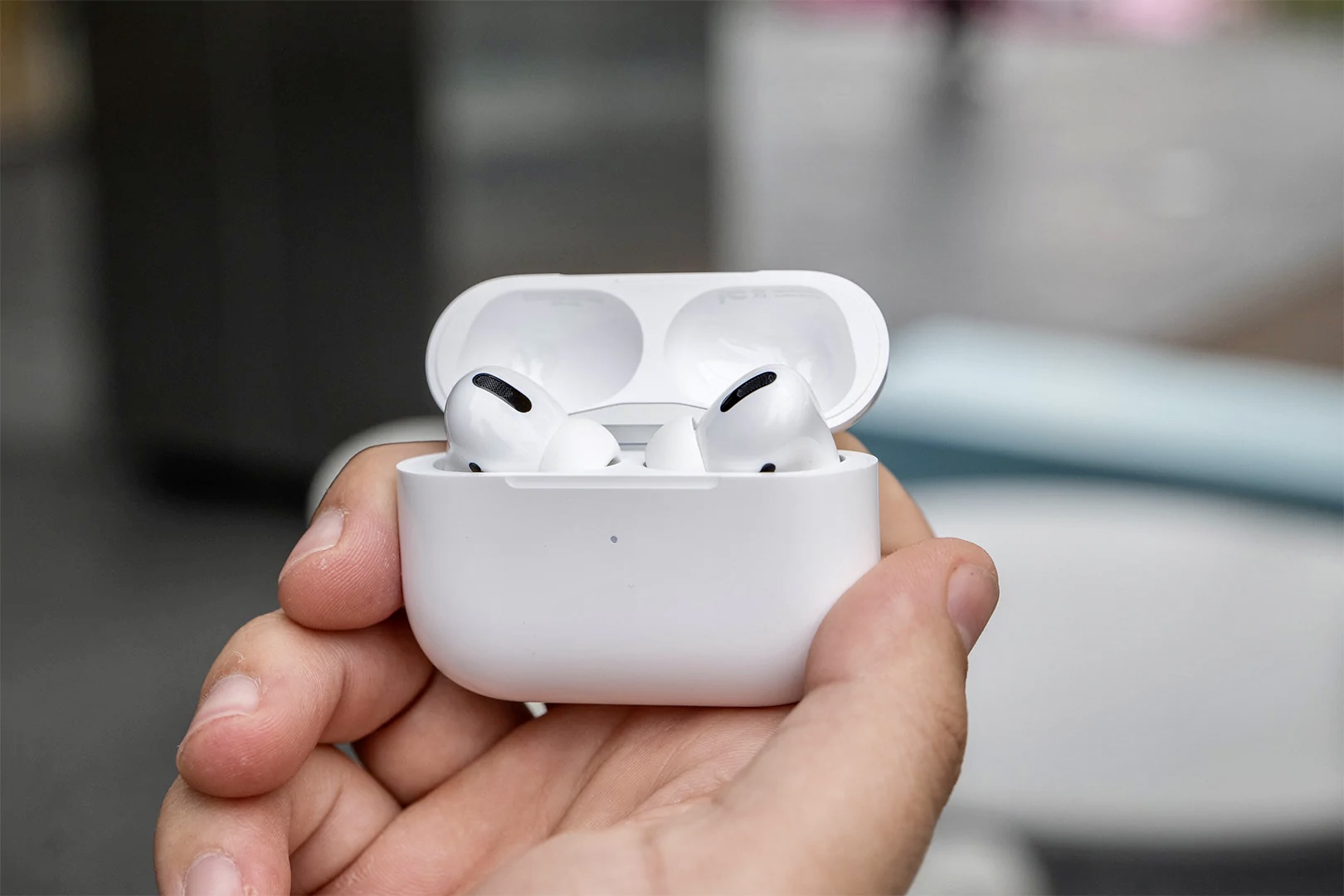 Apple признала треск в AirPods Pro гарантийным случаем