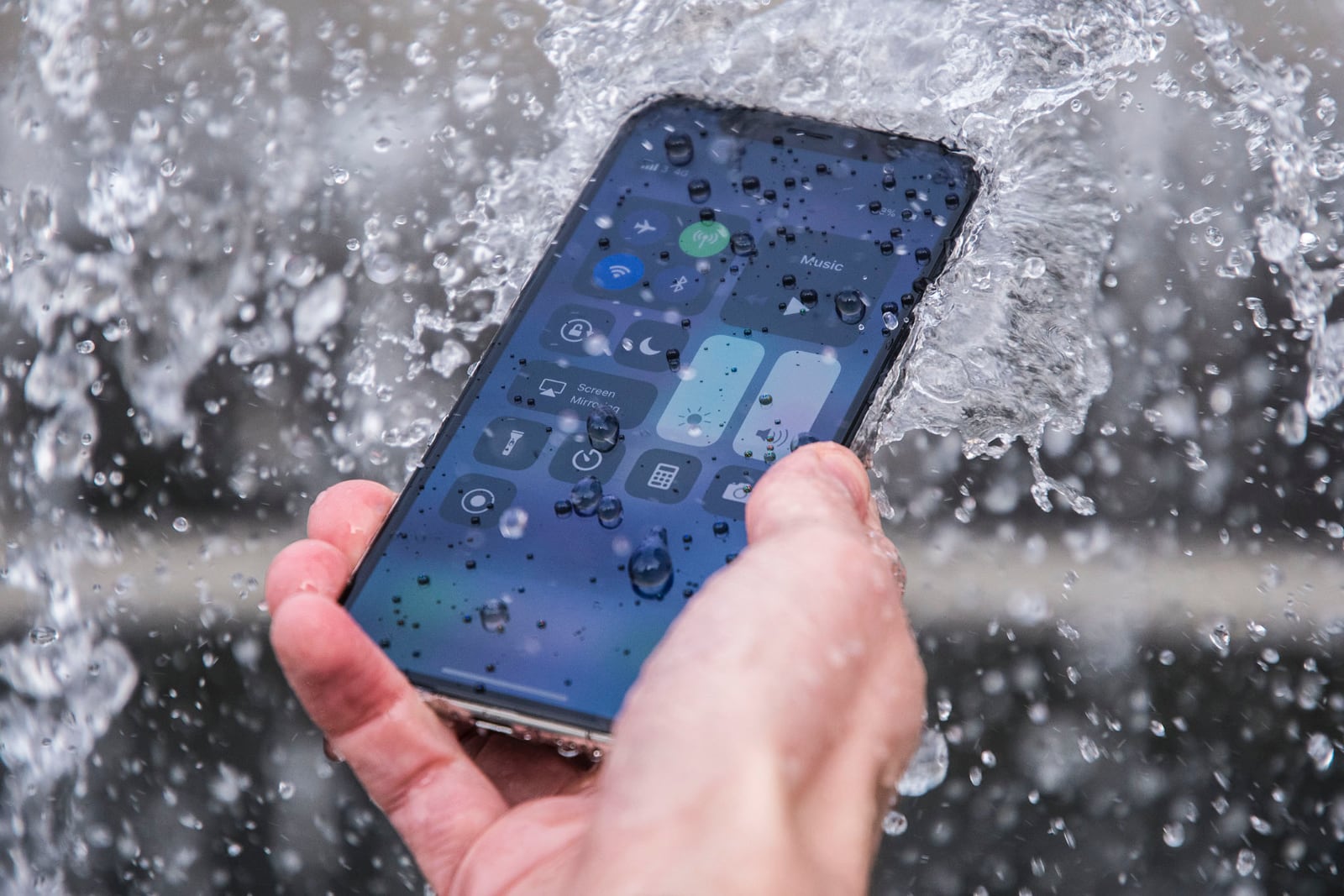 Италия оштрафовала Apple на €10 миллионов за отказ ремонтировать утопленные айфоны