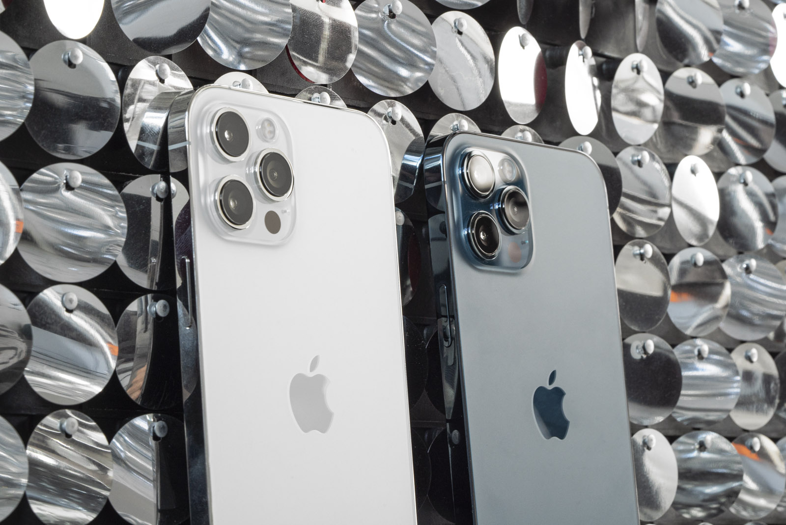 Обзор iPhone 12 Pro и iPhone 12 Pro Max: дизайн, камеры, характеристики, цены в России  | Яблык