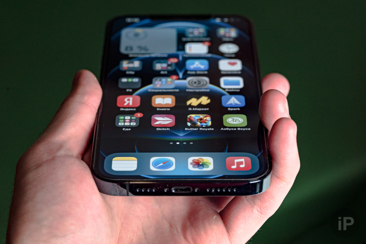 Телефоны заменяющие айфоны. Самый большой айфон по размеру экрана. Самый большой айфон по размеру. Гигантский айфон. На что можно переменять айфон 12 мини.