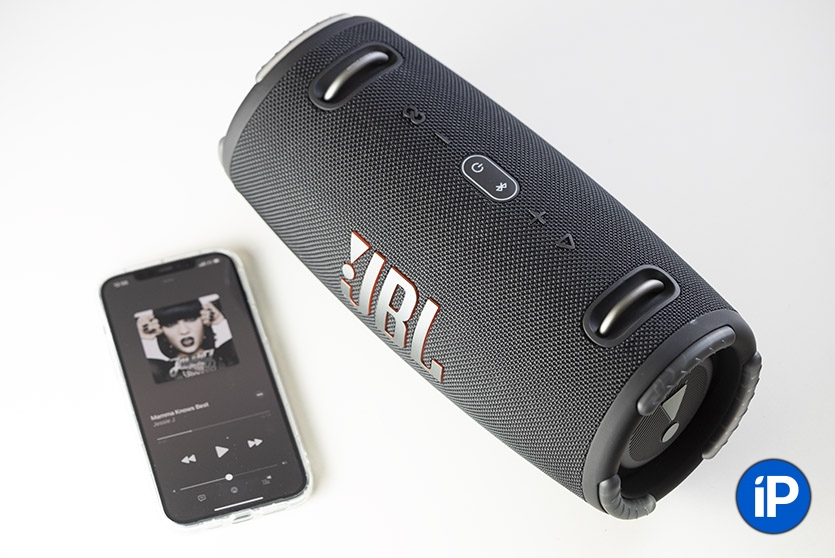 JBL Xtreme 3 сносит крыши звуком и басом. Повесил на плечо и зажёг район