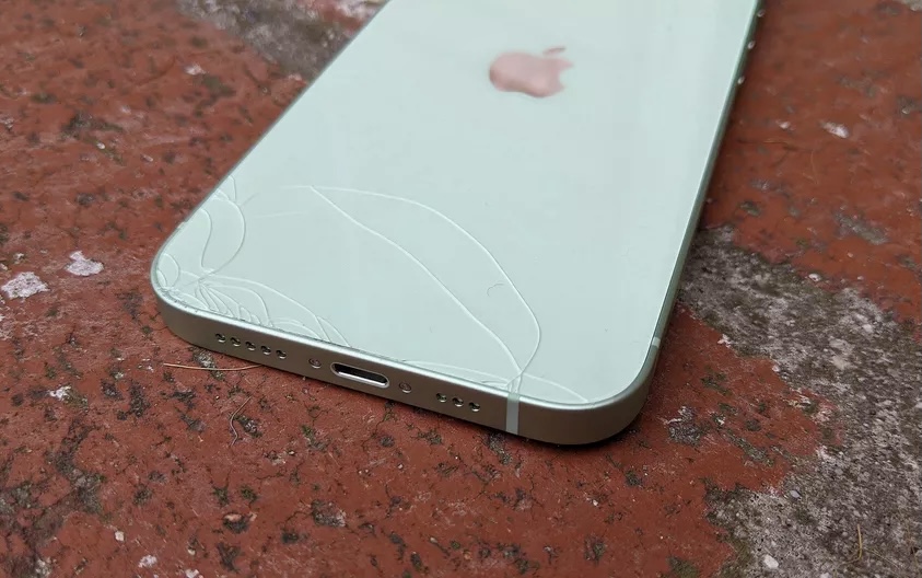 Apple больше не будет менять iPhone 12 на новый, если у вас сломался Face ID или треснуло стекло