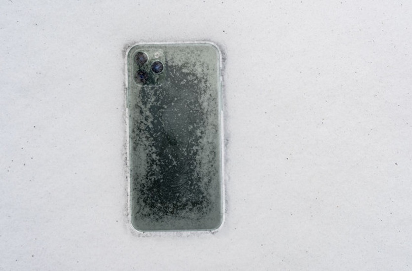 iPhone 11 Pro пролежал месяц на дне замерзшего озера и заработал