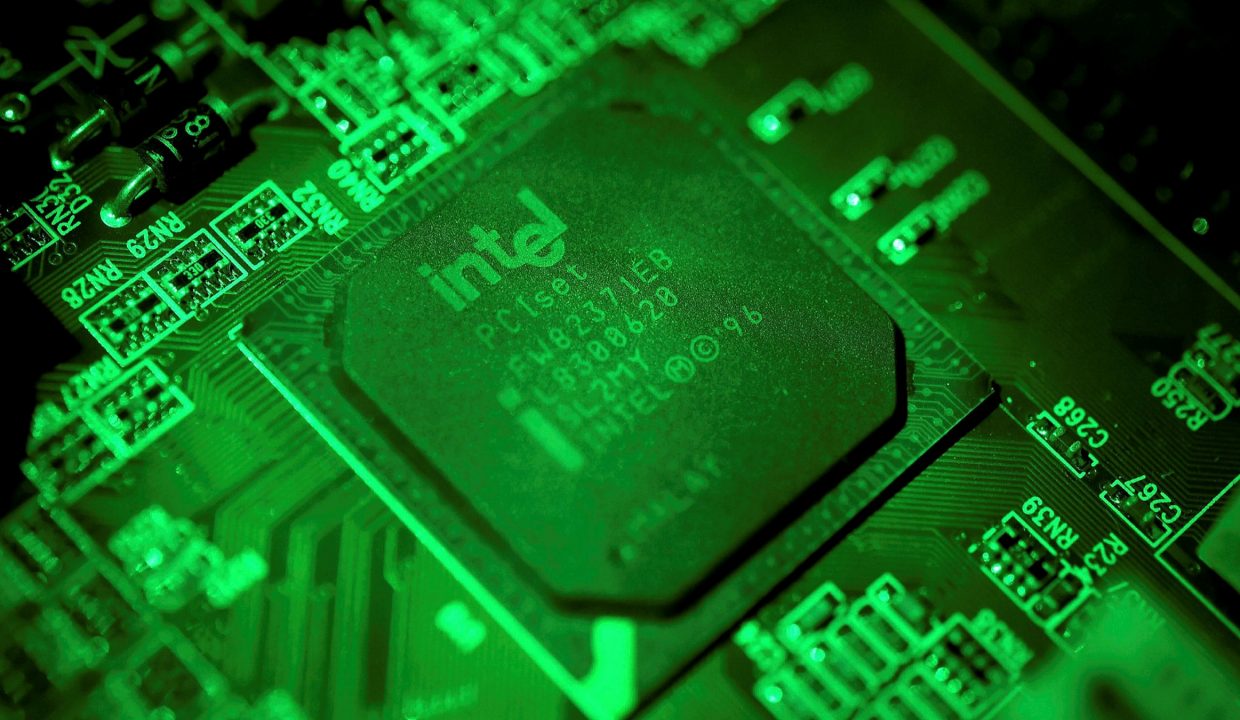 В процессорах Intel нашли критические уязвимости, которые позволяют управлять компьютером удалённо