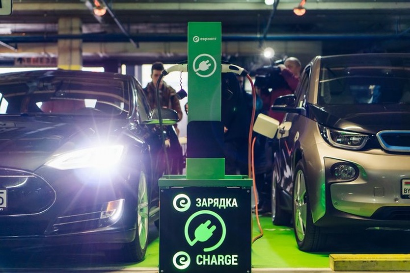 МЧС разрешит устанавливать зарядки для электромобилей на подземных парковках. С 2013 года был запрет