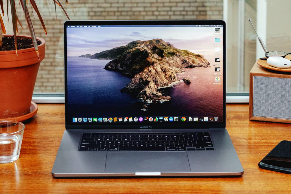 Apple выпустит два новых MacBook Pro на чипе Silicon во второй половине 2021 года