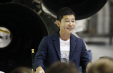 Японский миллиардер ищет 8 человек для полёта на Луну на SpaceX. Подать заявку можете даже вы