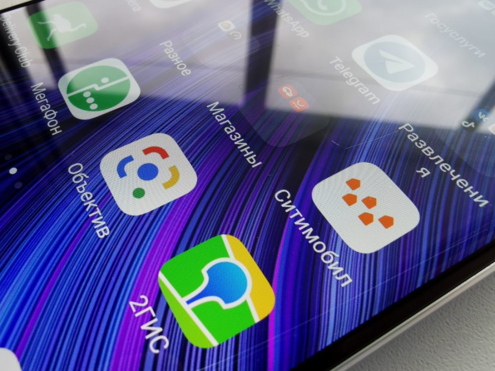 На Android-смартфоны начинают приходить обновления с предустановкой российского ПО