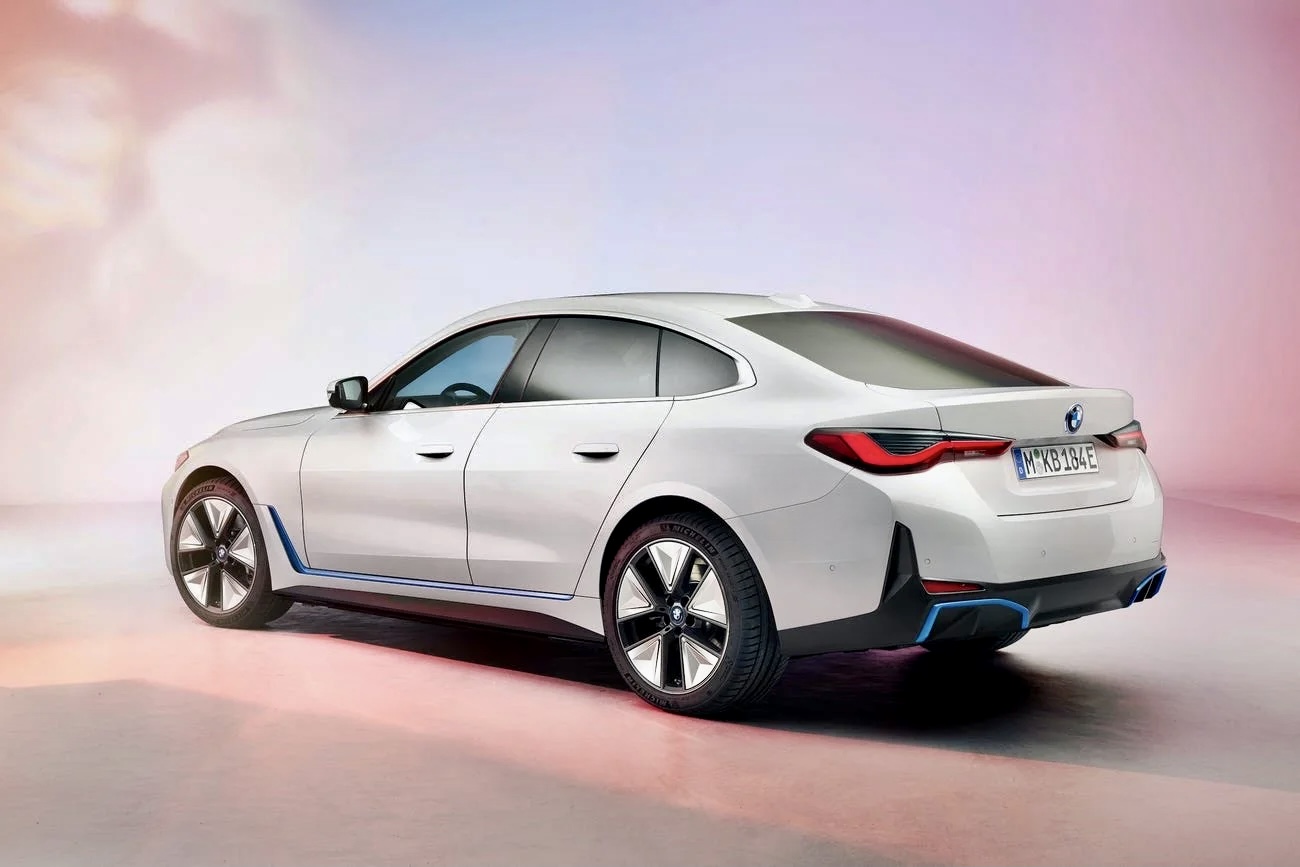 BMW показала мощный электрокар i4 EV. Что о нём уже известно