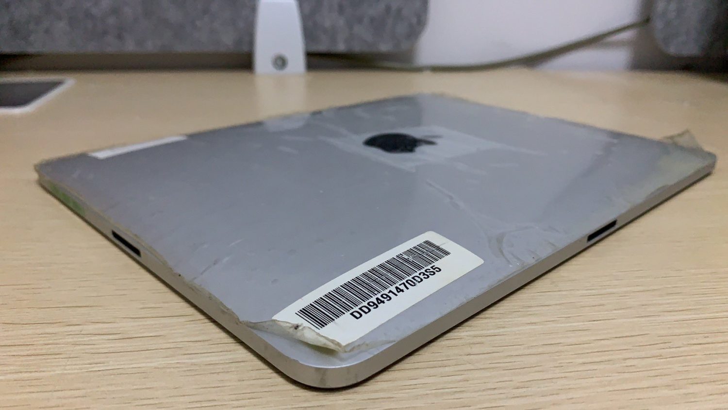 Появились фото уникального прототипа iPad с двумя портами для зарядки