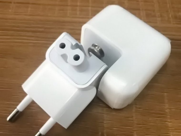 Почему ноутбук бьёт током? Лучше узнать, чем потом жалеть