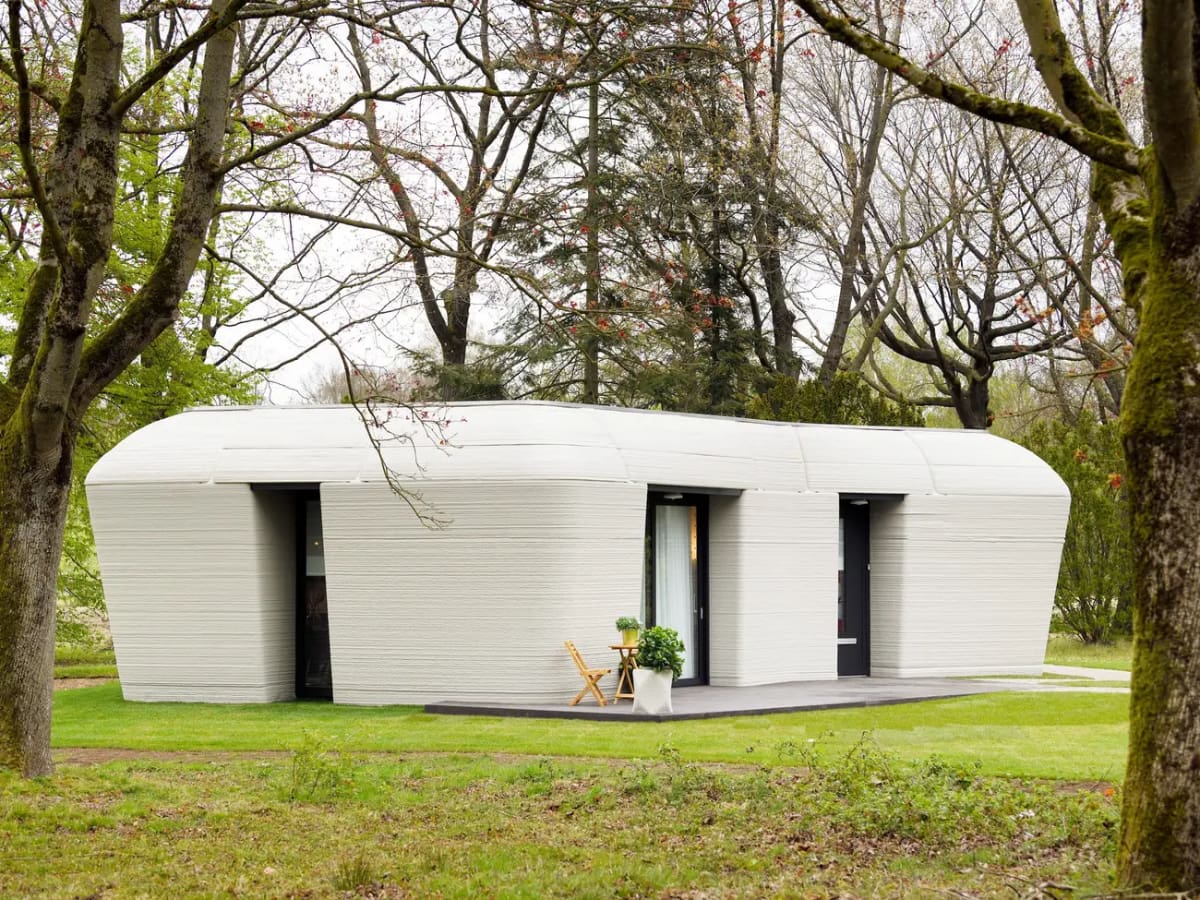 В Нидерландах на 3D-принтере распечатали первый в мире бетонный дом. Жить можно, внутри здорово