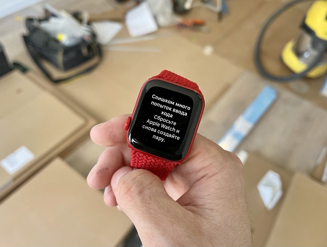 Не кладите включенные Apple Watch в карман, иначе будет вот так