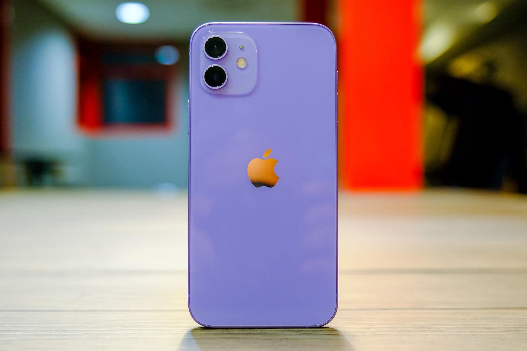 Apple перешла на случайные серийные номера. Первым их получил фиолетовый iPhone 12