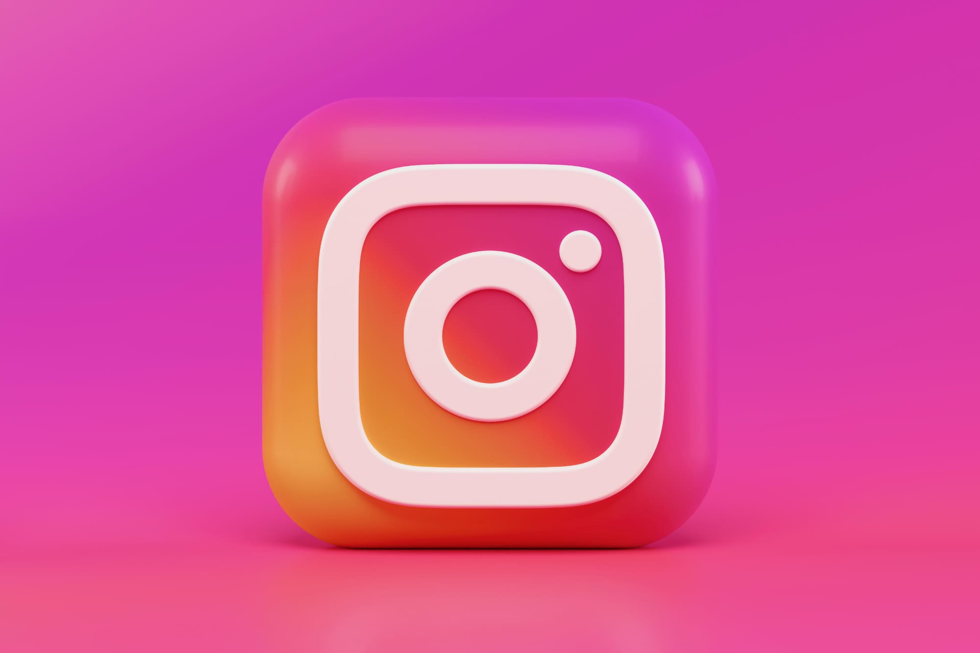 Instagram объяснил, почему пользователям показываются конкретные фото
