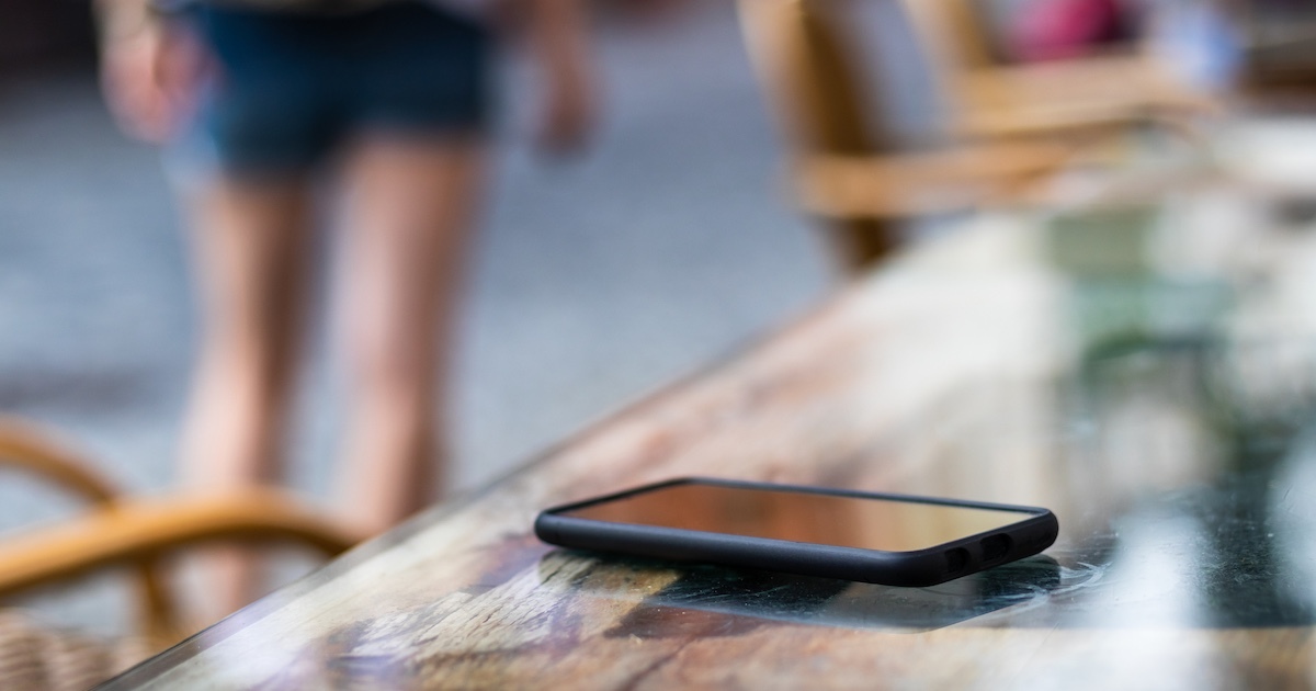 Ваш iPhone лежит на столе. 9 вещей, которые узнают чужие, даже с паролем