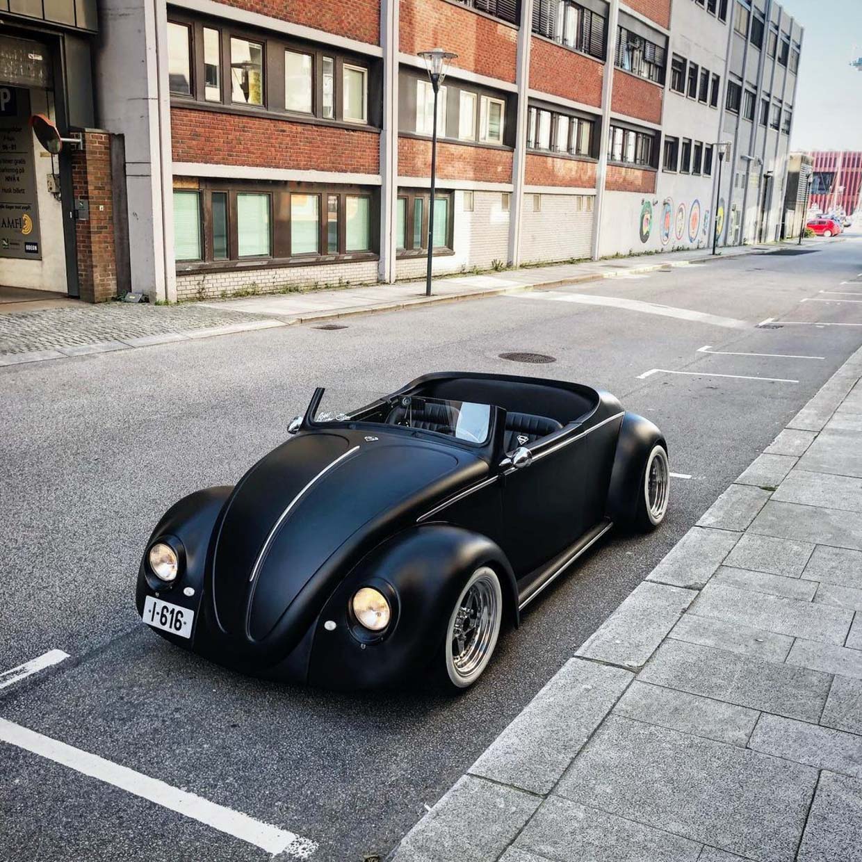Volkswagen Beetle 1961 года переделали для Бетмена. Выглядит сногсшибательно