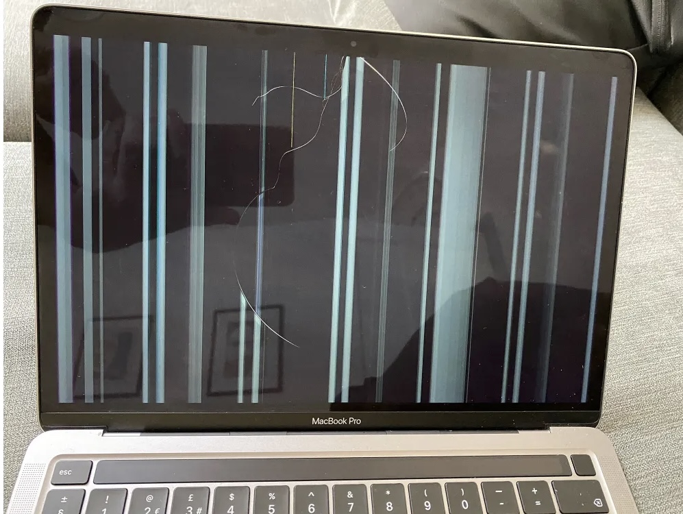 Владельцы MacBook с процессором M1 жалуются на произвольно появляющиеся трещины экрана