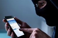 У петербуржца украли iPhone с приложением Госуслуги и оформили кредиты на миллион рублей