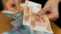 Какие бонусы предлагают три главных банка к выплате 10 тысяч рублей на школьника
