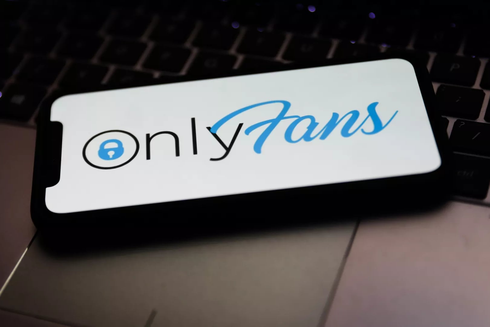 OnlyFans с октября будет блокировать самые откровенные фото и видео