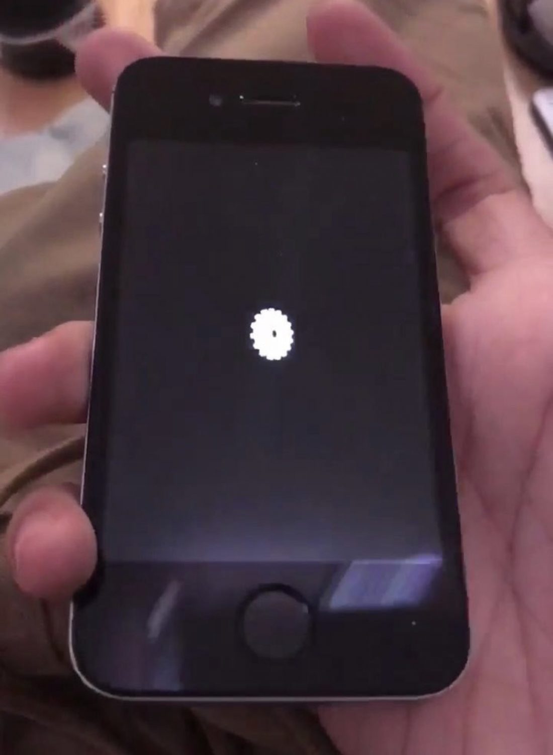 Найден уникальный прототип iPhone 4s с Touch ID. Датчик появился в айфоне только через 2 года