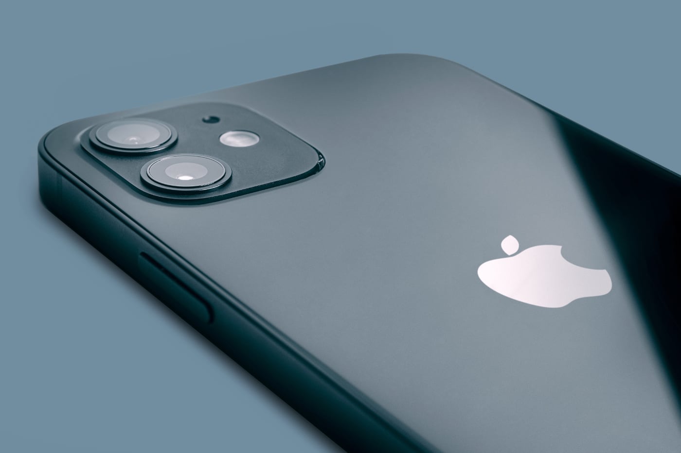 В Сенат США внесли законопроект, который заставит Apple добавить в iPhone уязвимость для взлома
