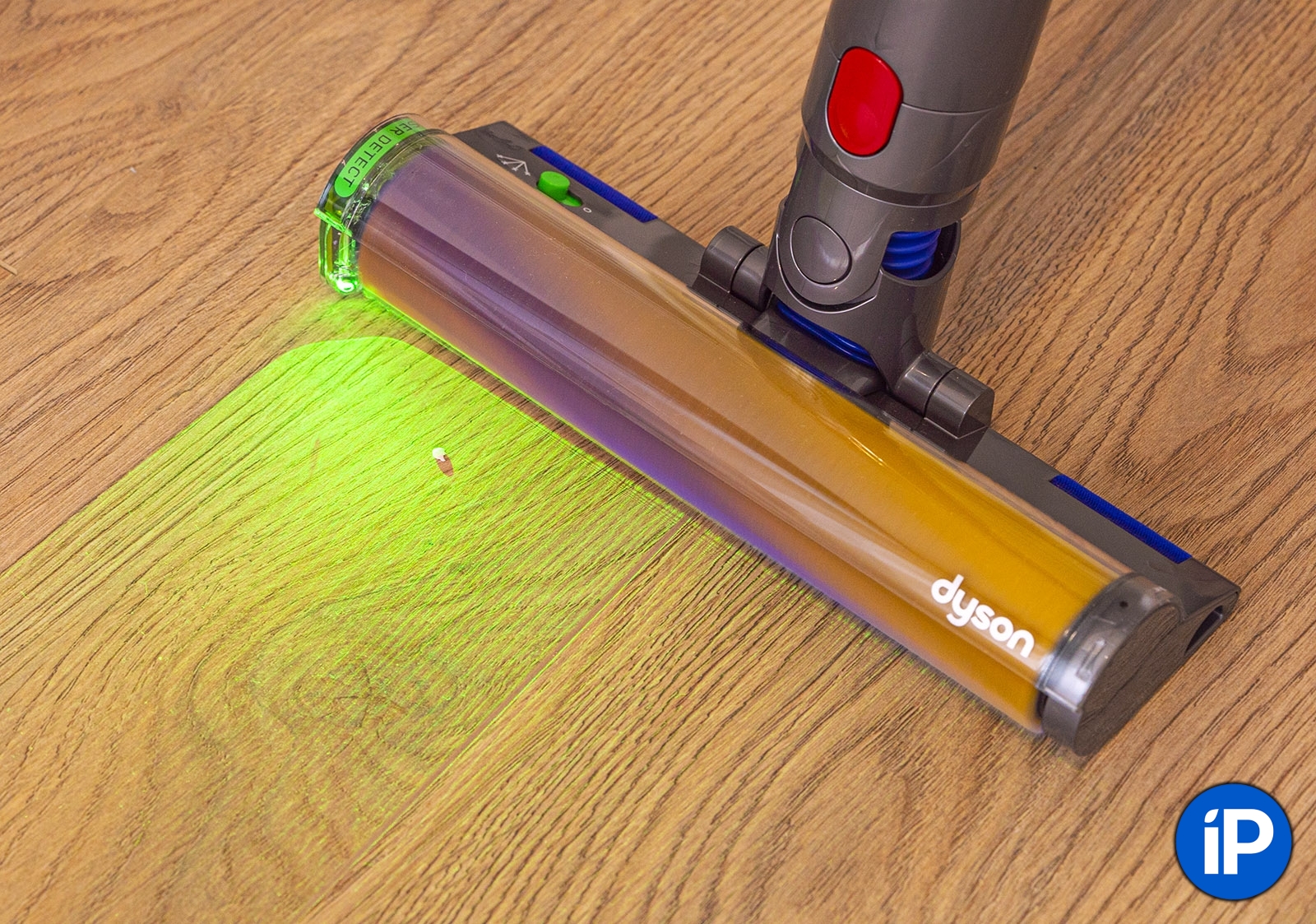 Покажи дайсон. Дайсон с лазером. Dyson v12 detect slim. Дайсон 15 пылесос. Дайсон пылесос v15.