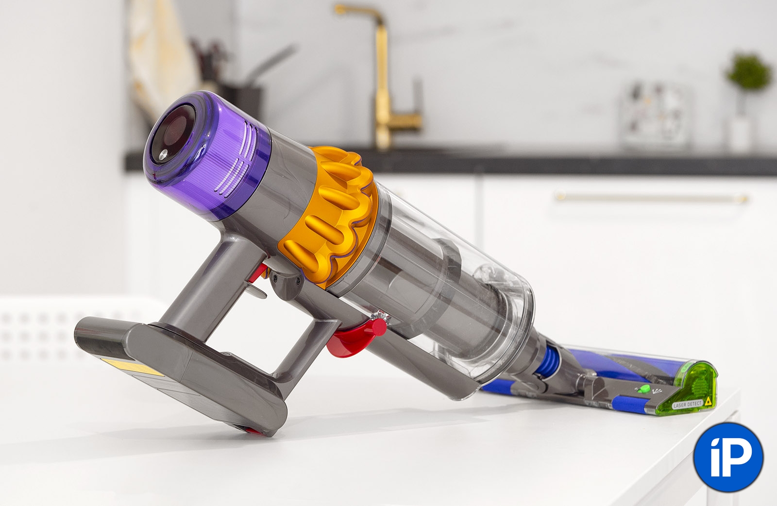 Это новинка. Обзор беспроводного пылесоса Dyson V15 Absolute Detect с лазером