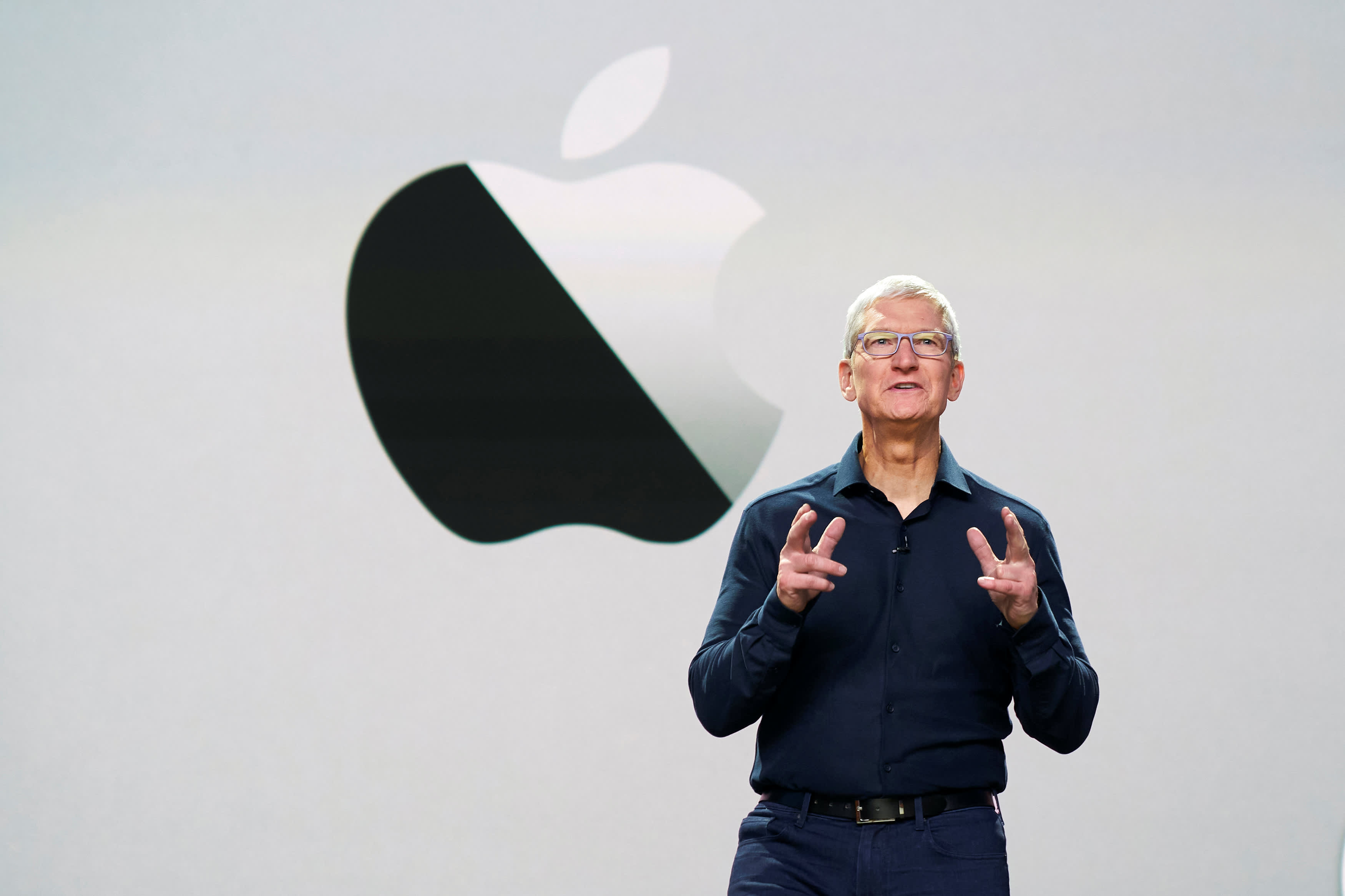 Тим Кук пообещал президенту США улучшить киберзащиту всех, с кем работает Apple