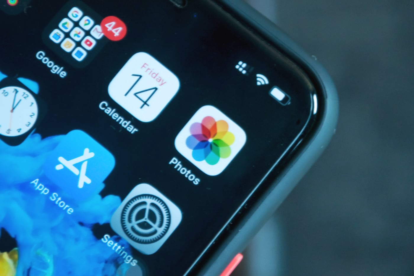 Apple будет сканировать iPhone владельца, чтобы найти запрещенные фотографии и сообщить об этом в полицию