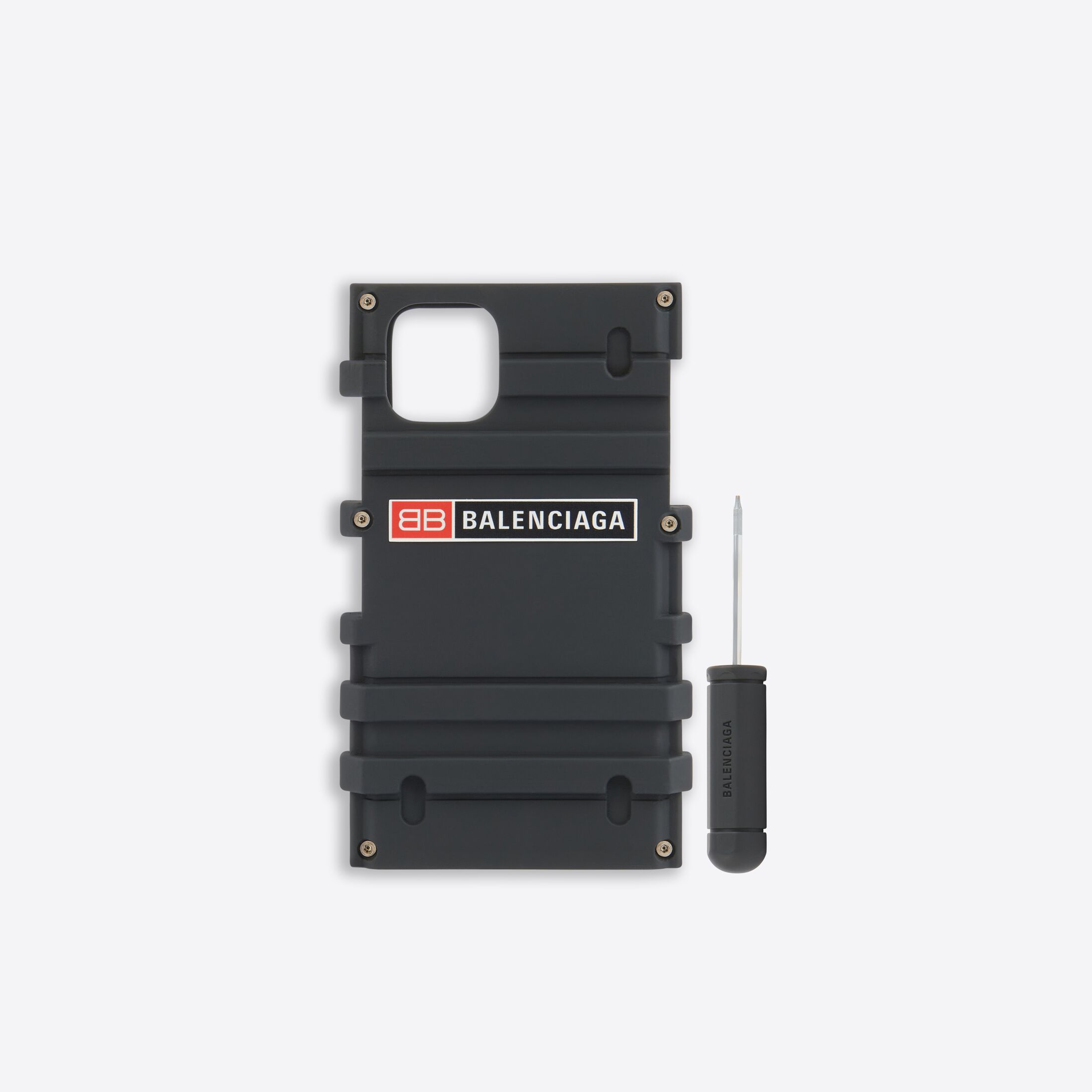 Balenciaga выпустила чехол для iPhone 12 в виде ящика для инструментов. Отвертка в комплекте