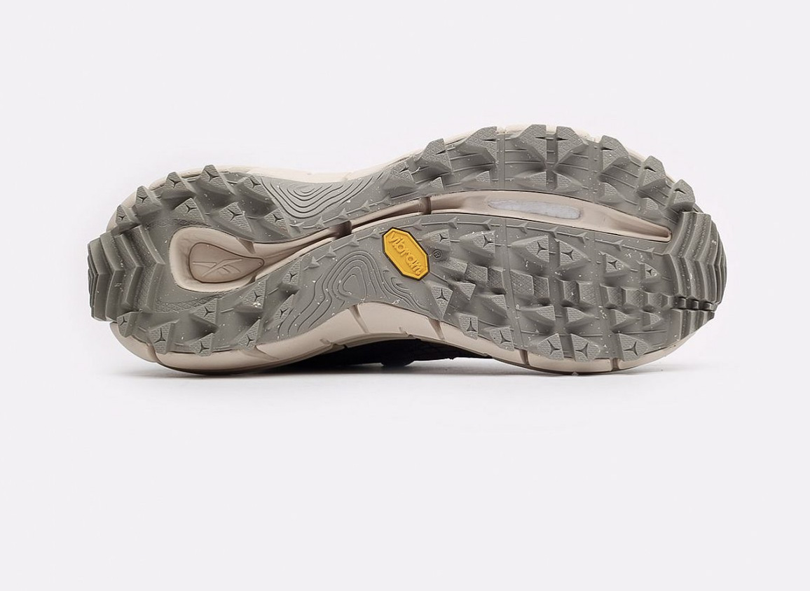 Топ бюджетных кроссовок. Reebok Zig Kinetica 2 Vibram. Reebok Zig Vibram. Reebok Vibram кроссовки мужские. Рибок подошва вибрам.